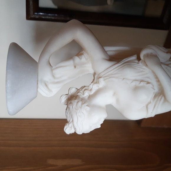 Alabaster Statue - Picture 2 of 7